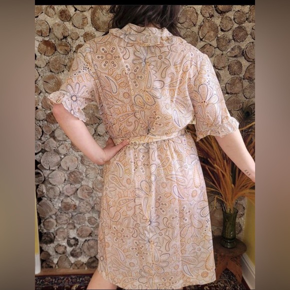 Vintage 1970s Paisley White Tan Polyester Dress, original belt, relaxed fit US16 - Picture 2 of 3